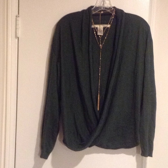 💕MAX STUDIO💕 Green Wrap Front Sweater Top - Picture 6 of 8